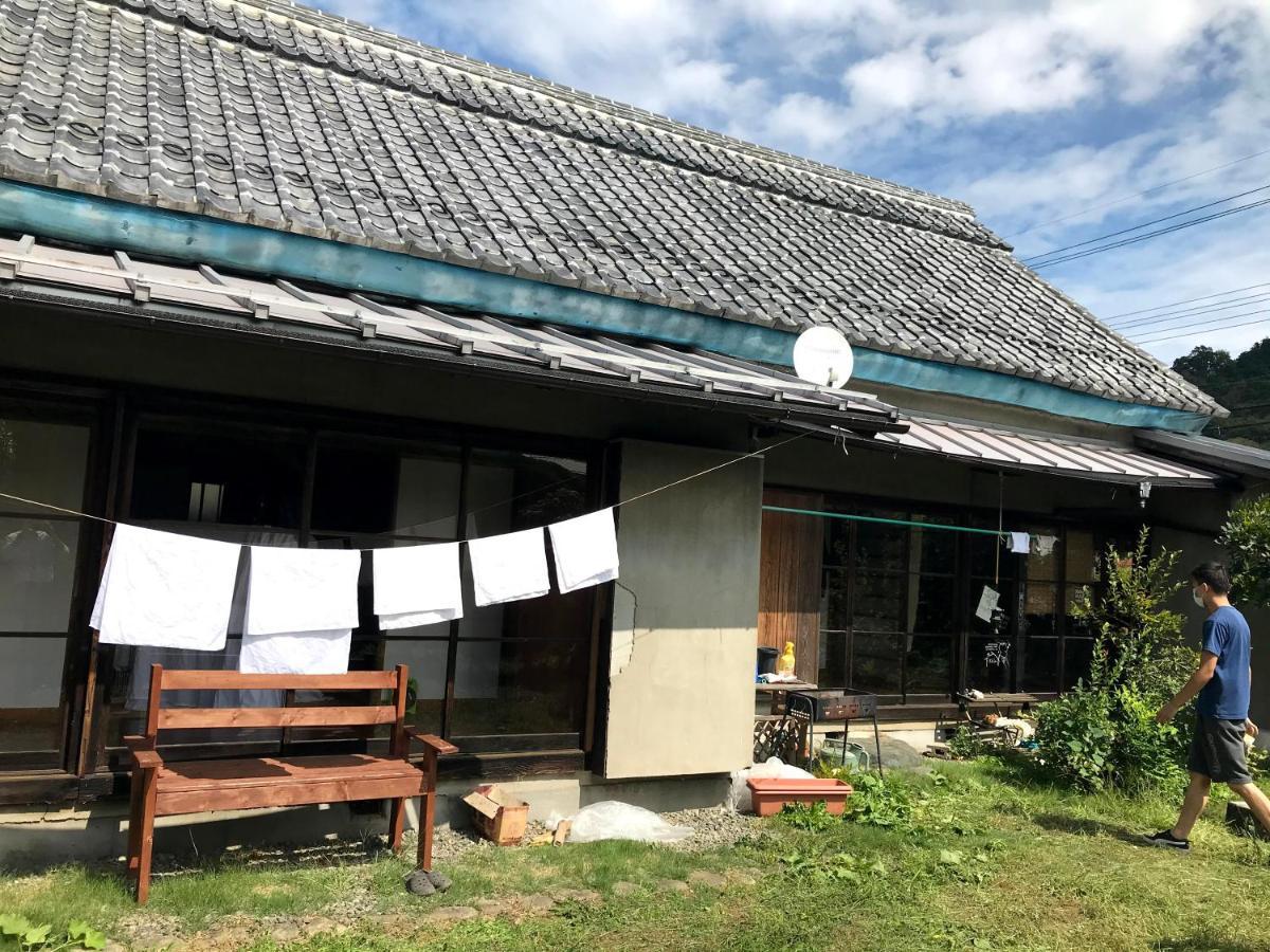 Guest House Yukari Tsuru Esterno foto
