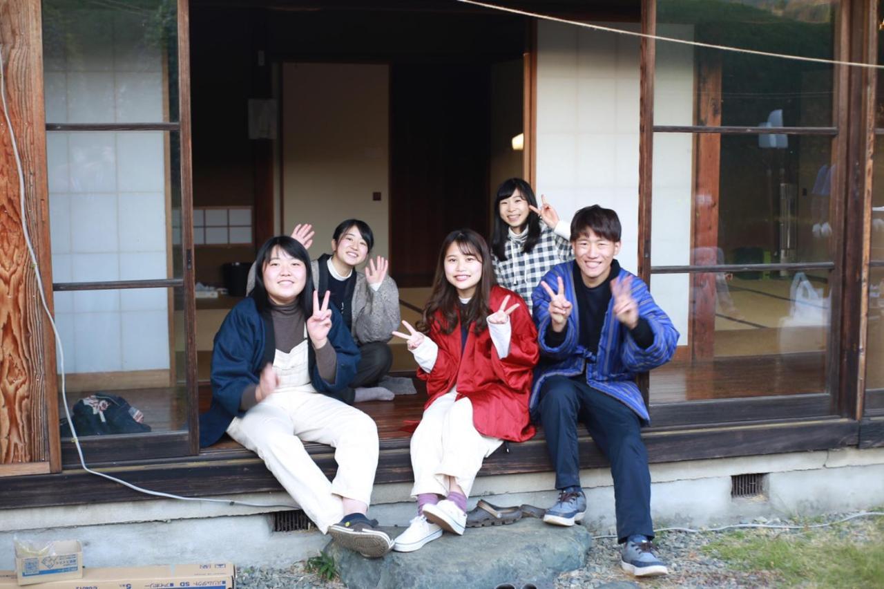 Guest House Yukari Tsuru Esterno foto