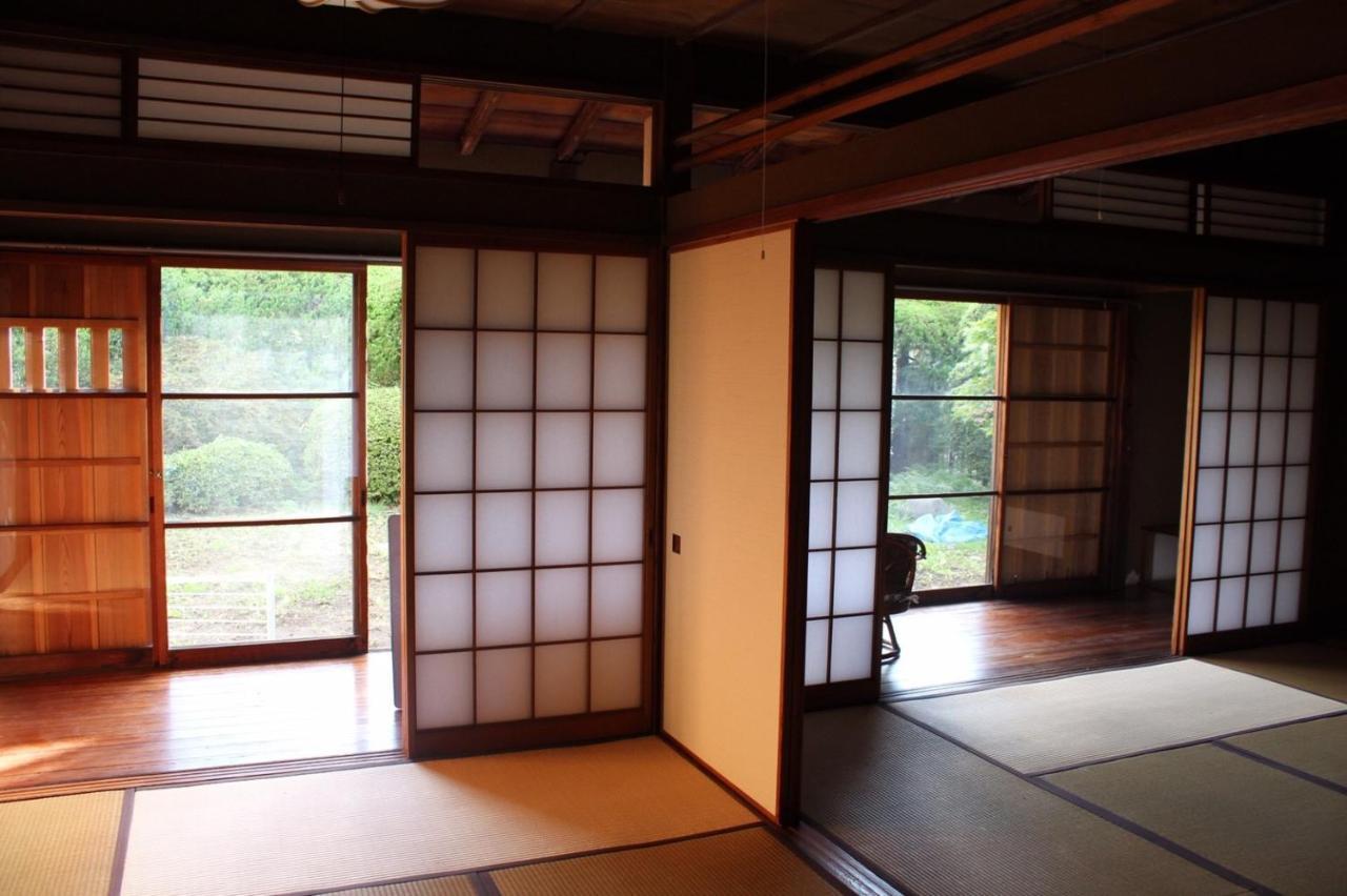 Guest House Yukari Tsuru Esterno foto
